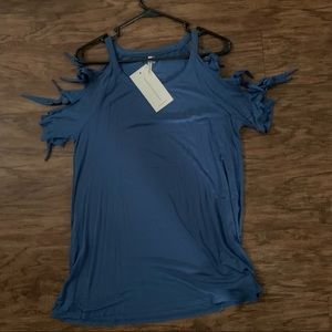 Mitto Shop cold shoulder top